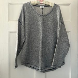 Old navy pull over sweater. Unisex. Shades of navy and white speckles size XL.